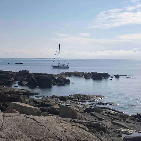 Junto Al Mar *